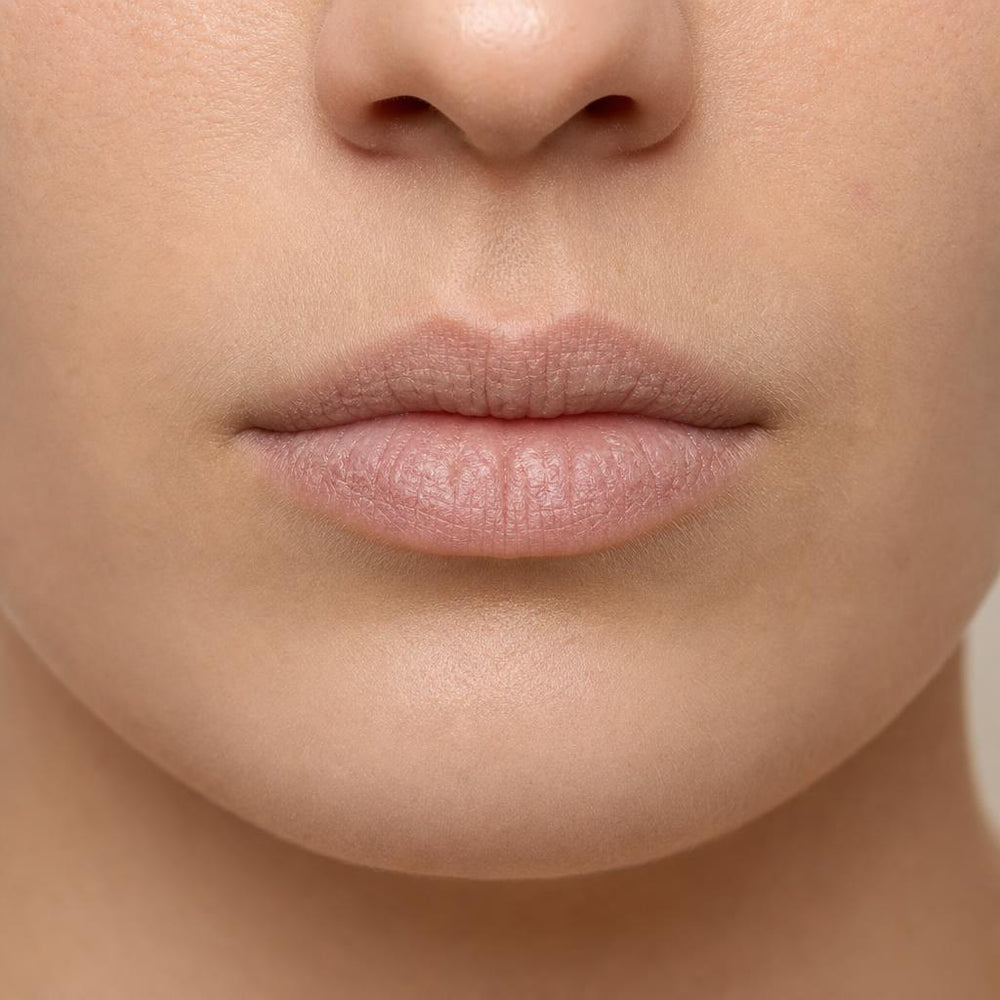Labios antes del ritual: secos y con líneas marcadas